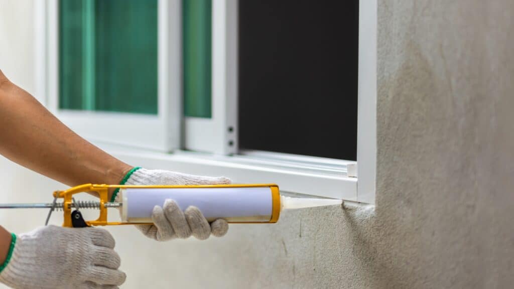 critères à prendre en compte pour choisir une alternative au mastic de vitrier